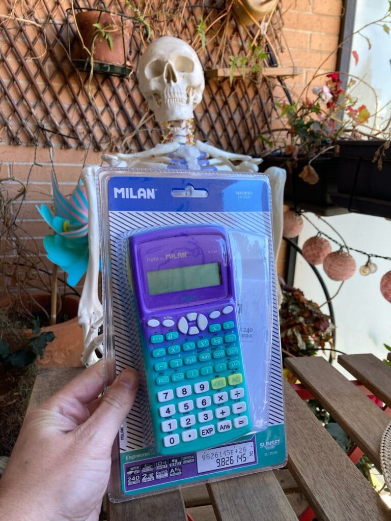 Milan M240 scientific calculator: characteristics, design and manufacture