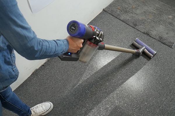 Dyson V8